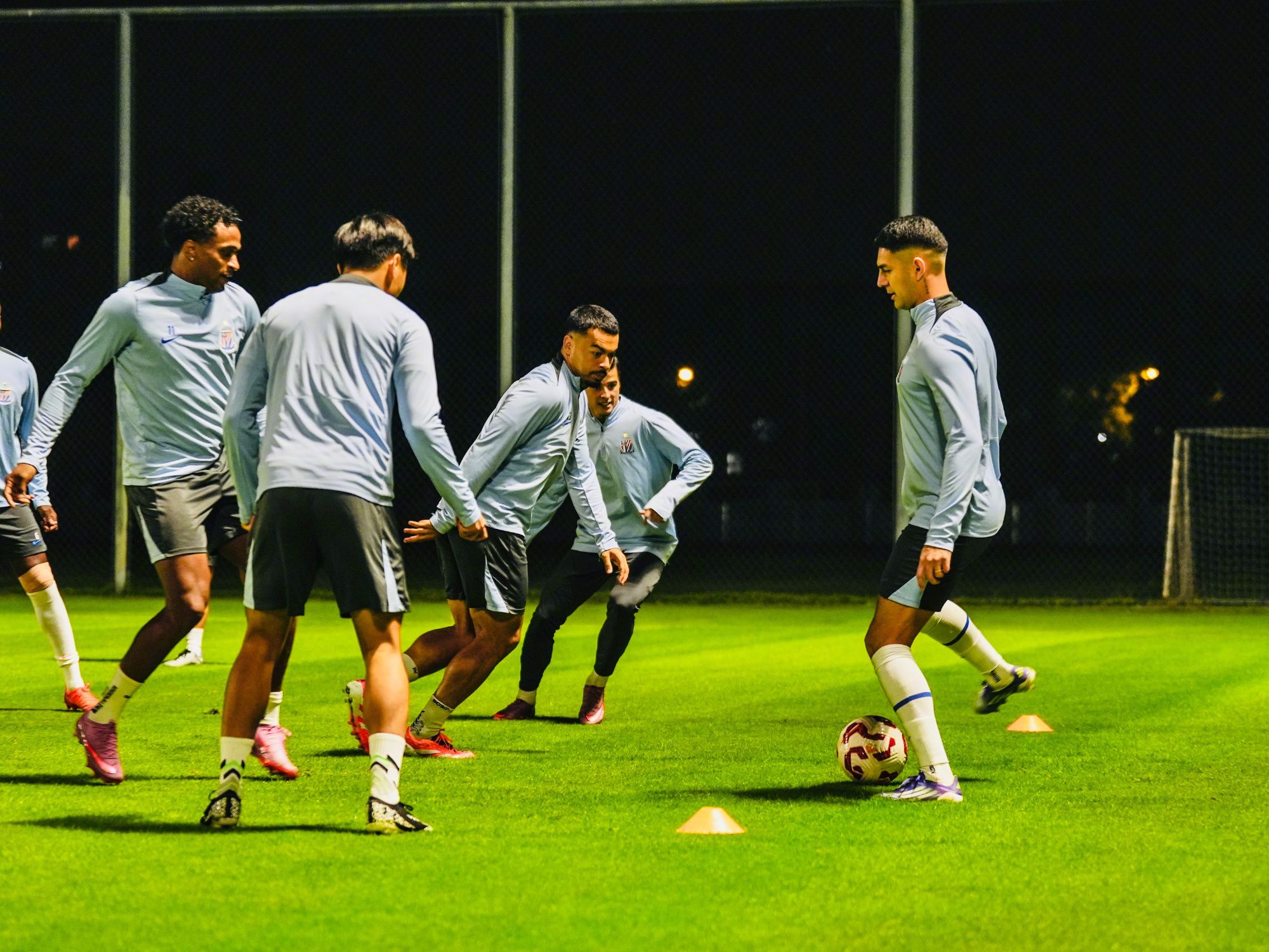 ทีมแรกของ Shenhua จัดกลุ่มใหม่ในวันนี้ Liu Chengyu และ Yang Haoyu จะรายงานตัวต่อทีมฟุตบอลชาย U22