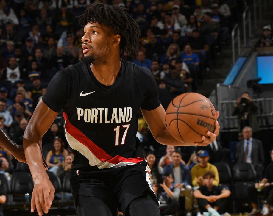 ชาร์ปโพล่งออกมาในควอเตอร์ที่ 2 ทำได้ 20 แต้มในครึ่งแรก ร่วมกับ อาฟดิจา นำทีมกัดสกอร์