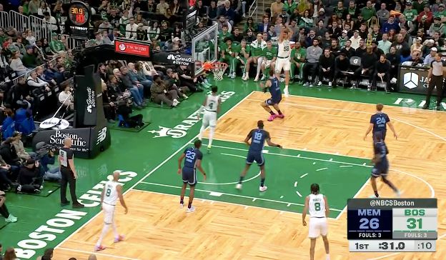 เซลติกส์ทำสามพอยน์เตอร์ได้ 6 ลูกในควอเตอร์แรก และไวท์ทำคะแนนได้ 10 แต้มในควอเตอร์เดียว