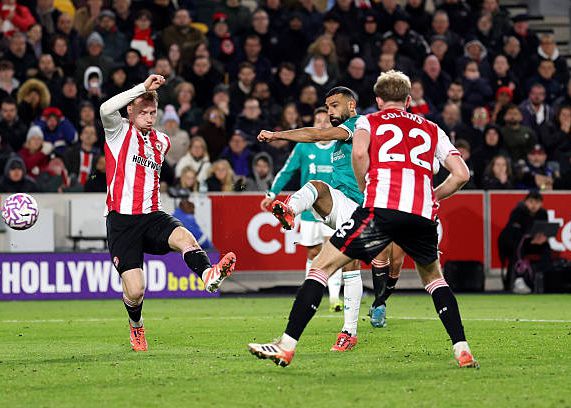 สถิติของซาลาห์ vs บีส์ : 4 นัด, 2 ประตู, 1 ประตู, 1 คีย์พาส, 3 ข้อผิดพลาด