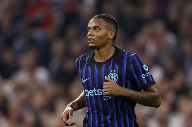 อะคันจิ: เรามีความคิดริเริ่มที่จะผ่านเข้ารอบและเราสัญญาว่าจะยิงสามแต้มได้และหวังว่าจะอยู่ในอินเตอร์ มิลานต่อไป