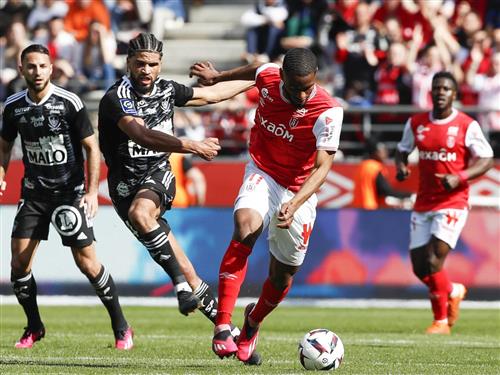 คู่บอล ฮอลล์ vs เบรสตัวส์