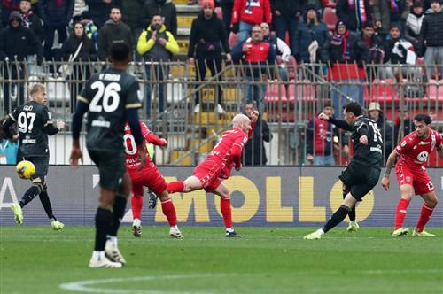 มอนซ่า vs กาญารี่