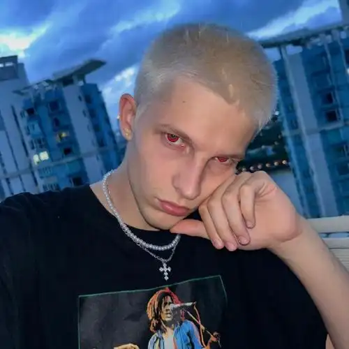 6686体育金牌作者Imani